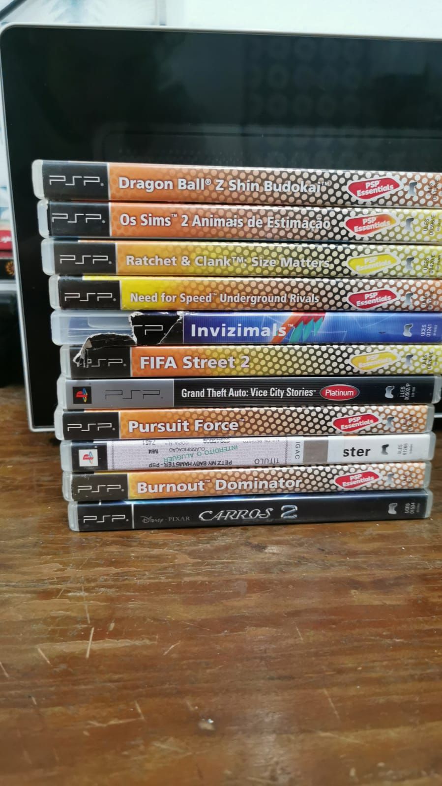 Vemdo jogos incluindo a psp