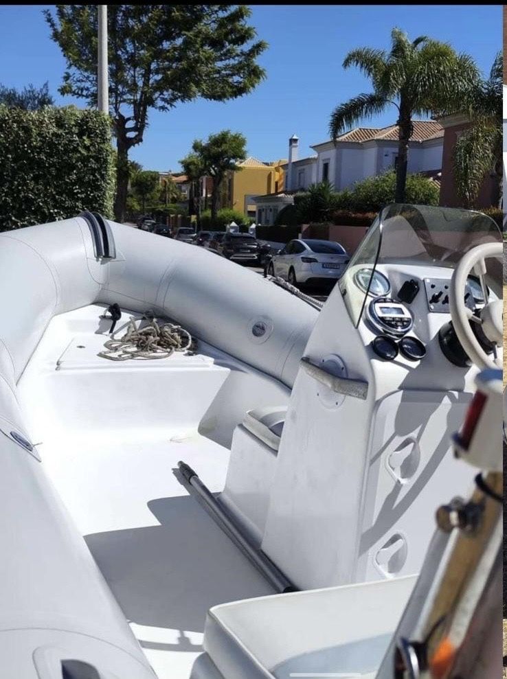 ⸻  Zodiac Semi-Rígido com Motor Mercury 90cv 2T – Excelente estado