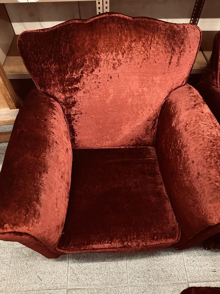 Sofas antigos em bom estado visto a idade
