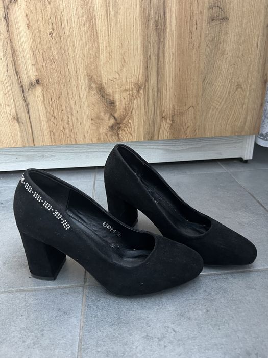 Туфлі жіночі на підборах