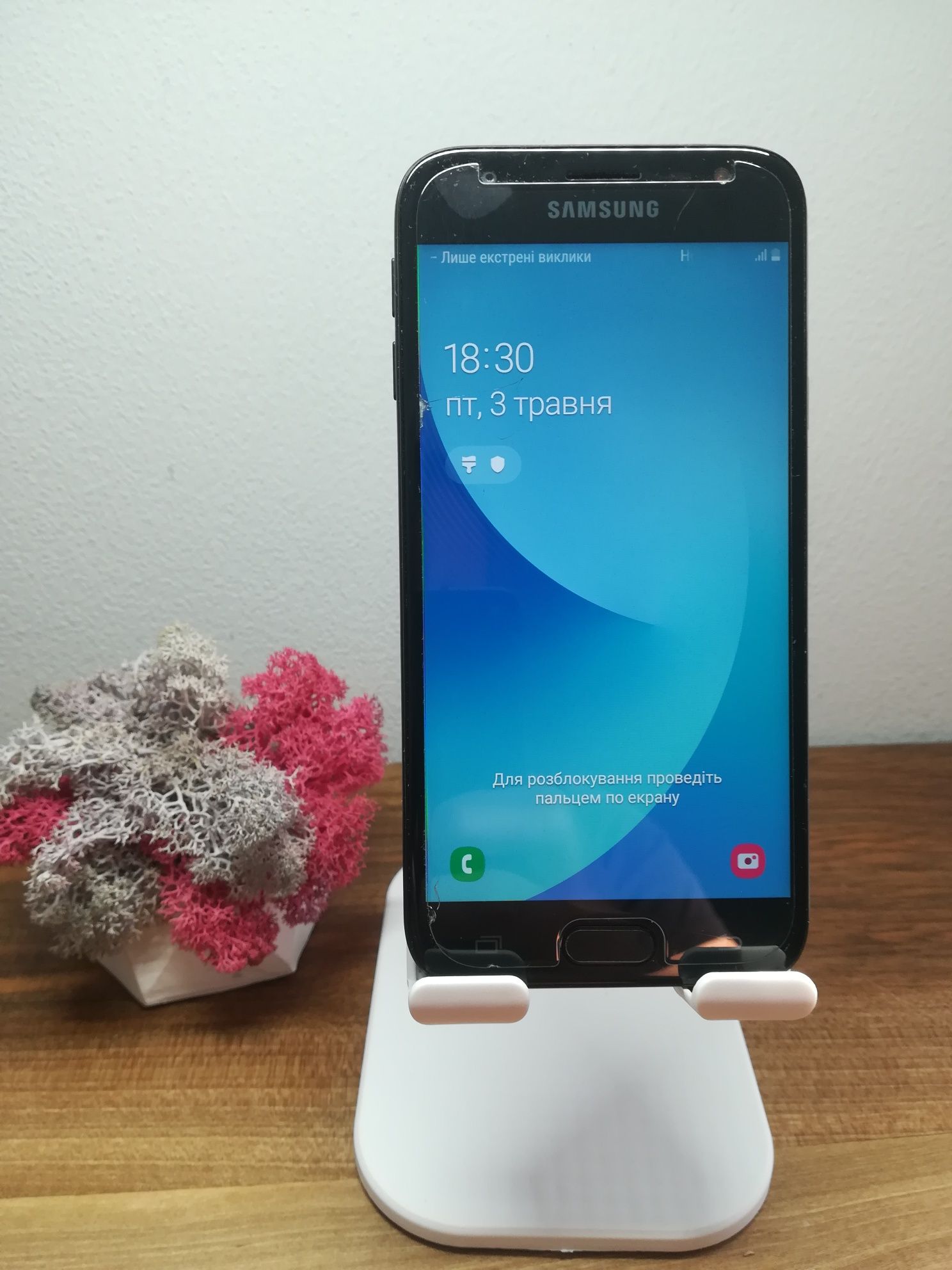 Смартфон Samsung J3 J330F