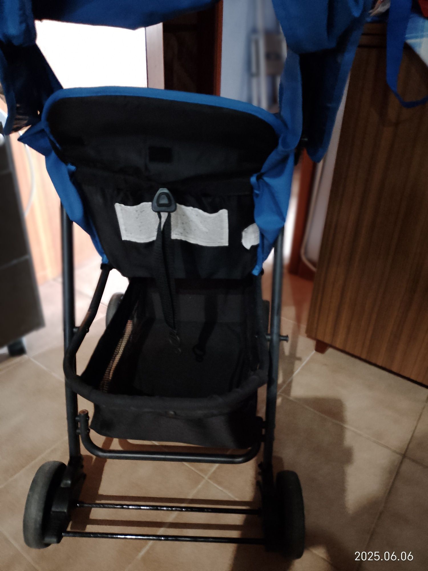 Carrinho de bebê da Disney em azul