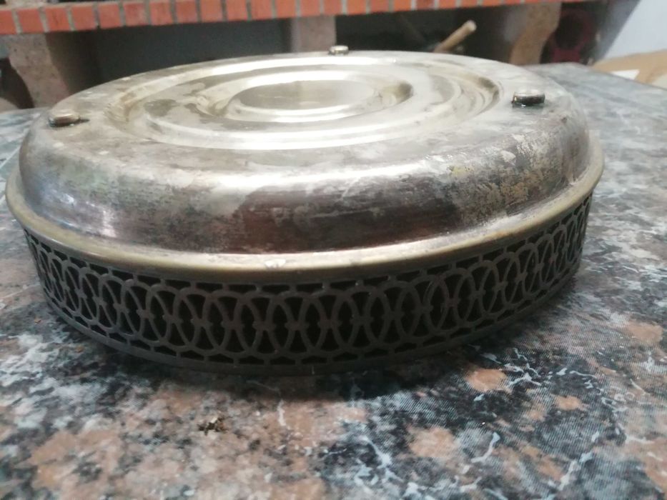 tabuleiro antigo em metal