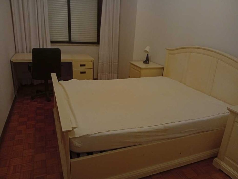 Arrendamento de quarto na Rua Monsenhor Airosa, 49
