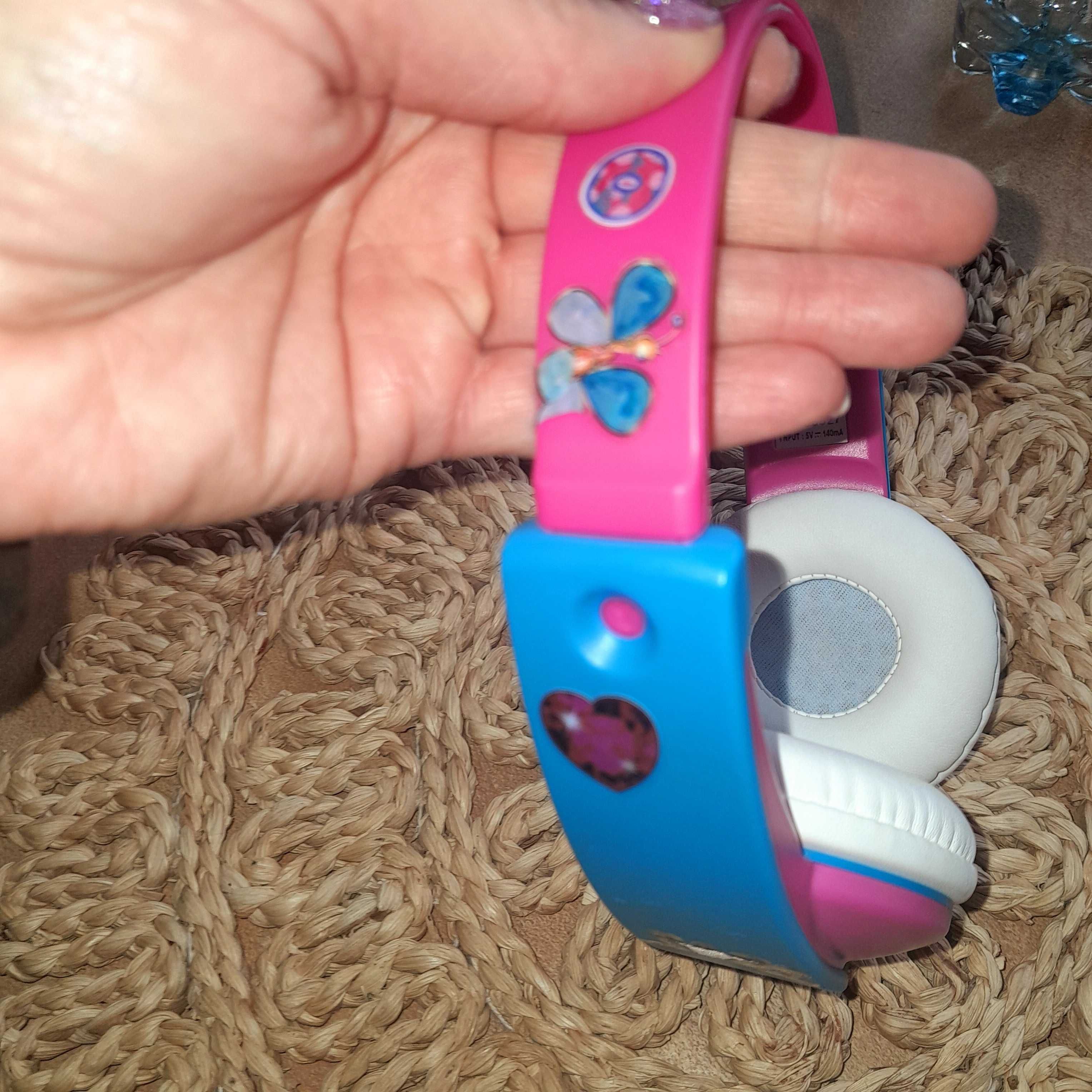 Sluchawki bezprzewodowe bluetooth JVC dla dziewczynki.