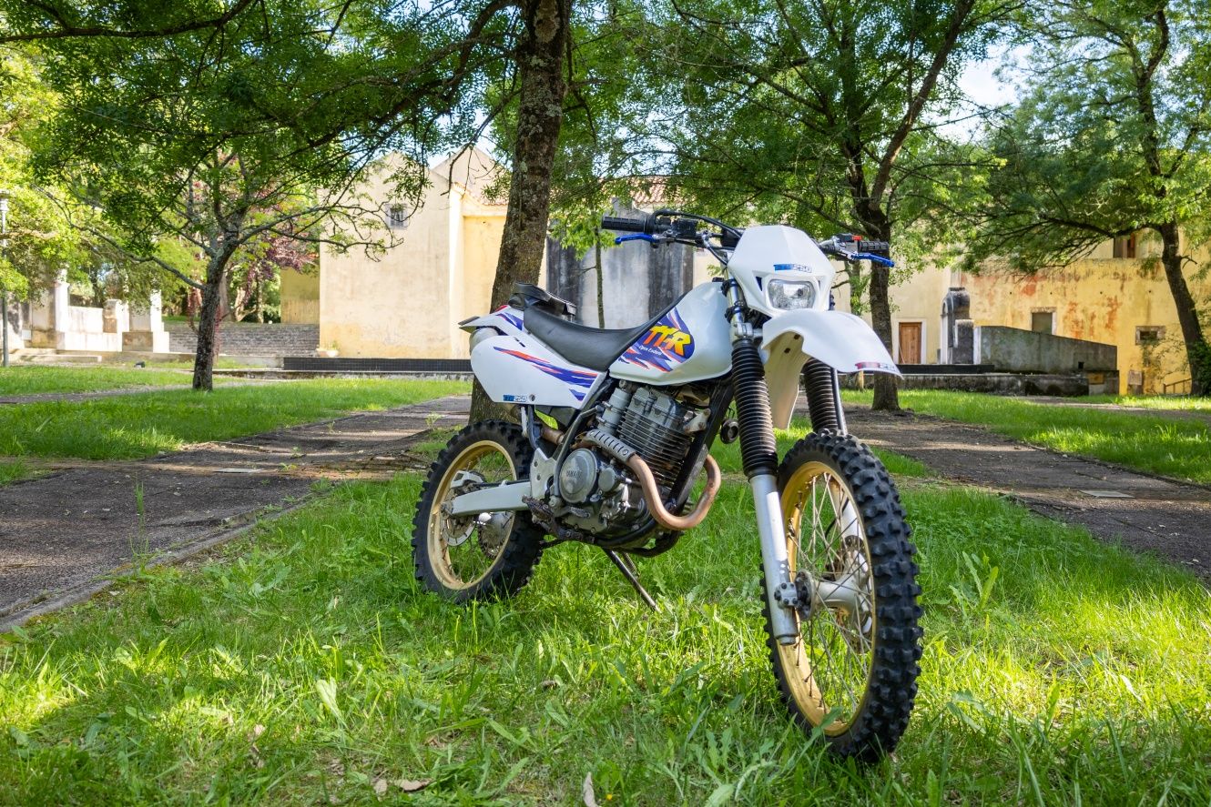 Yamaha TTR250 – Enduro c/matricula | 2 lugares | Carta A2 (até 35kW)
