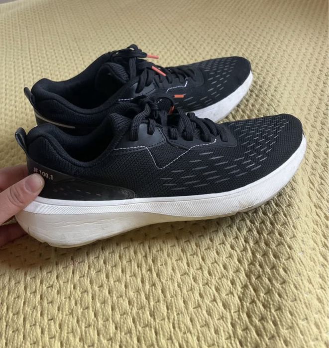 Tenis corrida num 40/41.