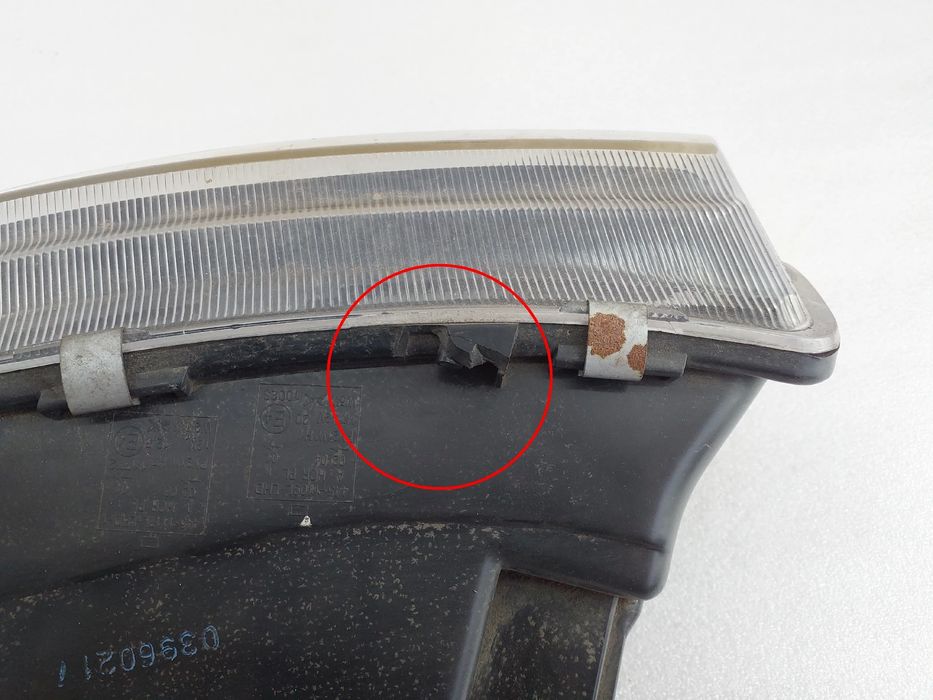 Ótica / farol esquerda SEAT Leon (1M1)