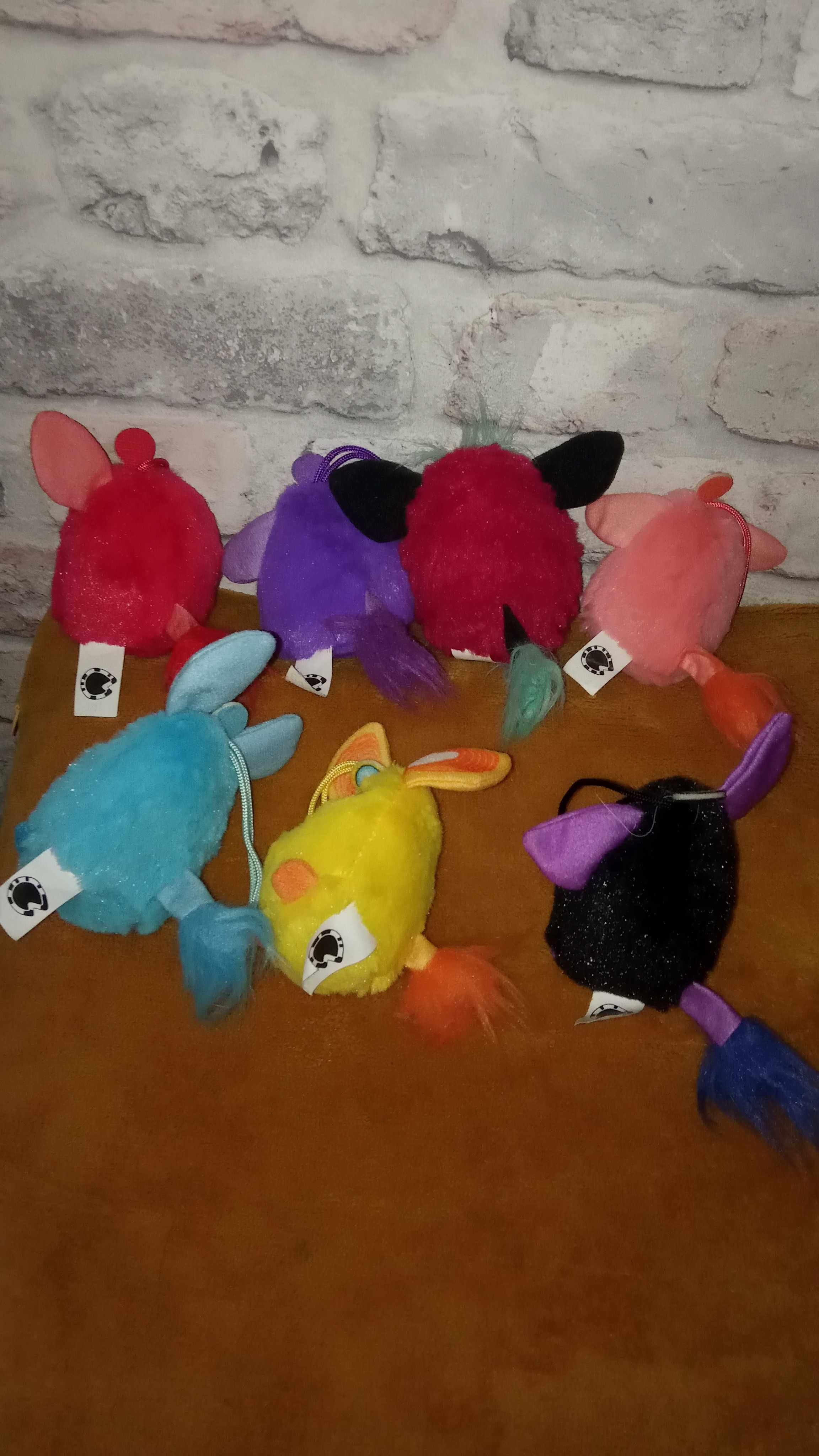 Zestaw 7 dużych zawieszek maskotek Furby miękkie plastikowe oczy