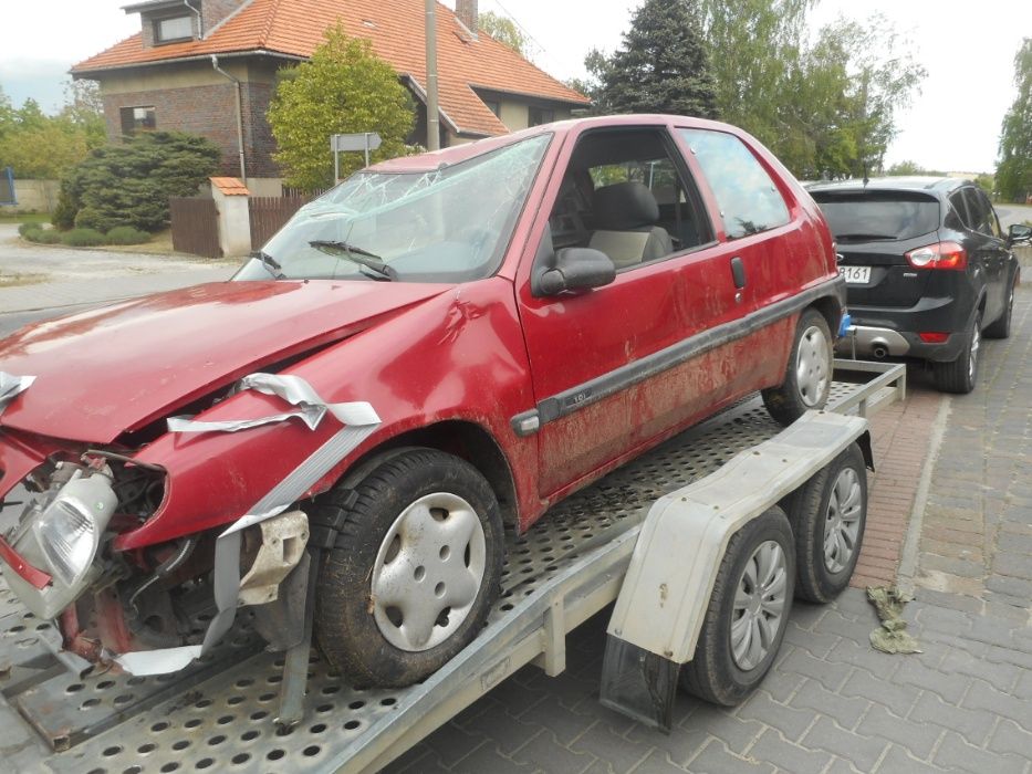 Citroen Saxo,kolor wiśniowy metalik,3 drzwi,1,0 benzyna