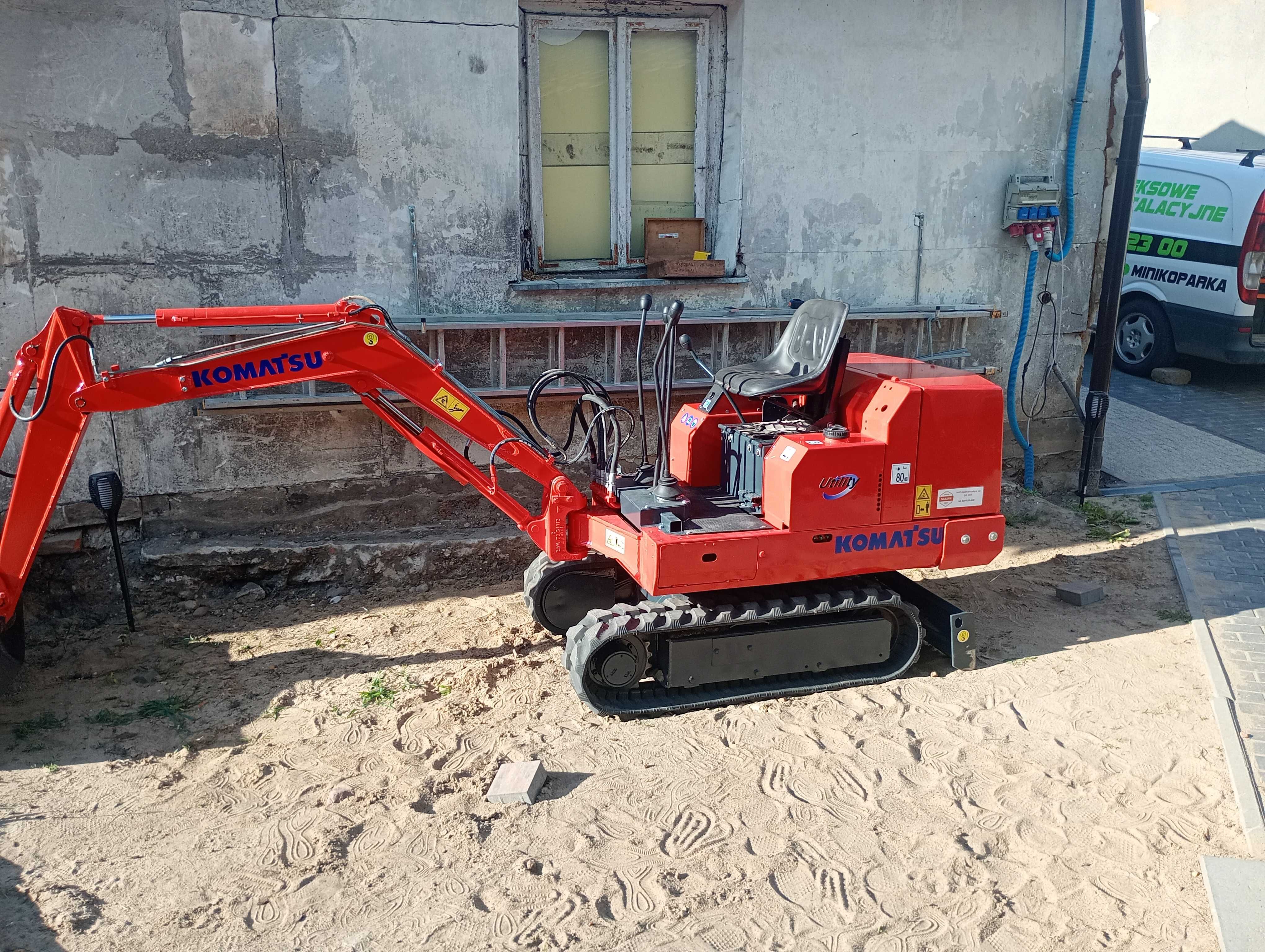 Usługi minikoparką. Instalacje elektryczne i wod-kan.