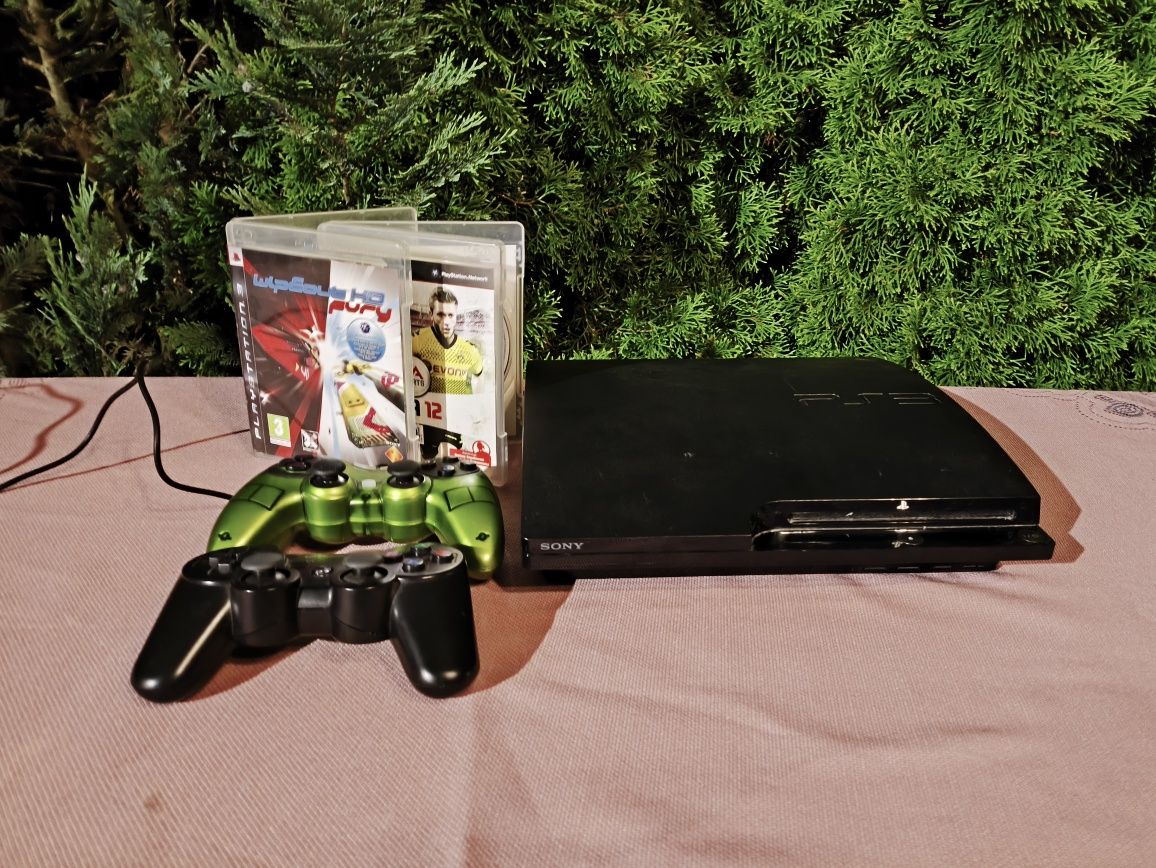 PS3 slim 320gb 2 pady 2 gry