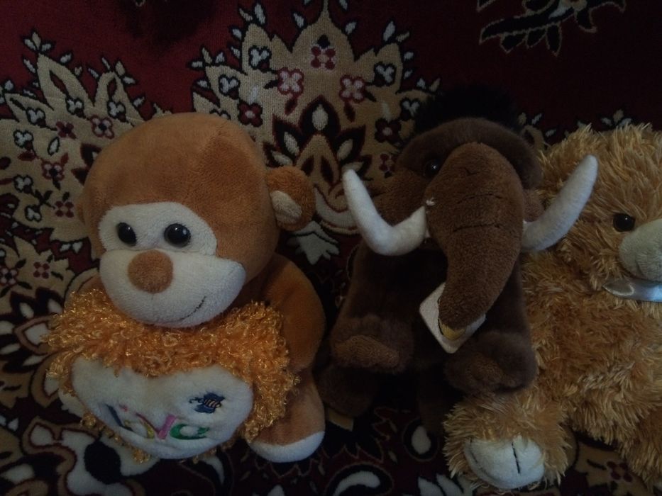 Іграшки мягкі дитячі одним лотом.