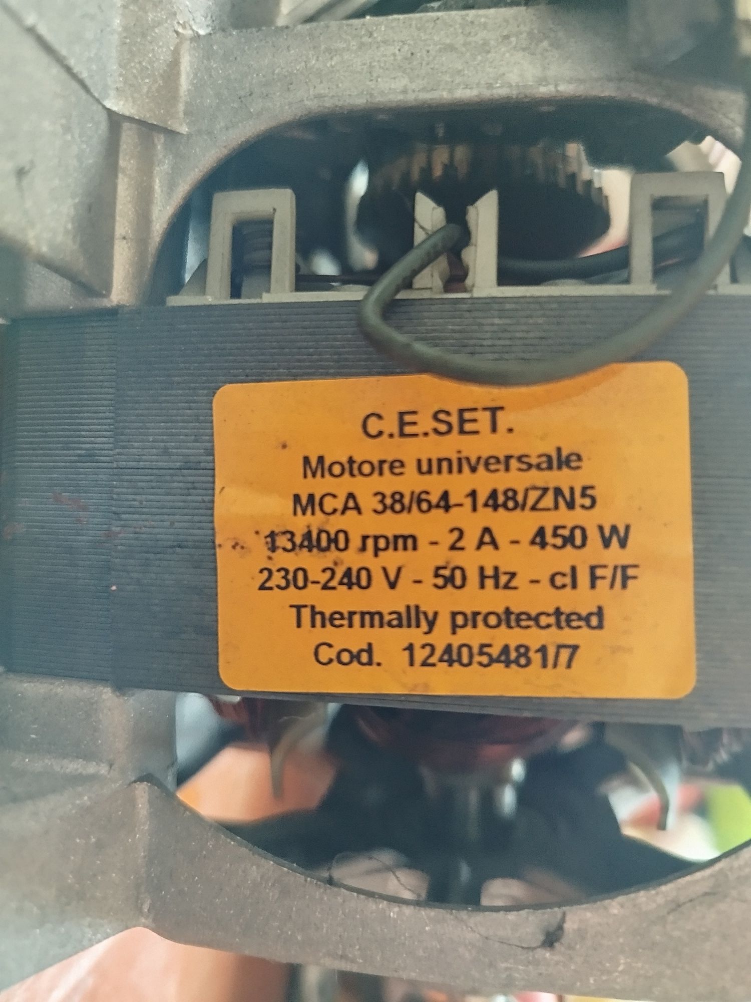 Працюючий двигун від пральної машинки Zanussi.