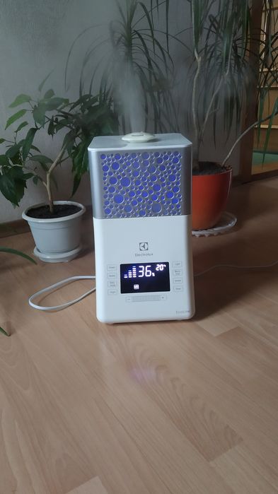 Зволожувач повітря ELECTROLUX EHU-3715D