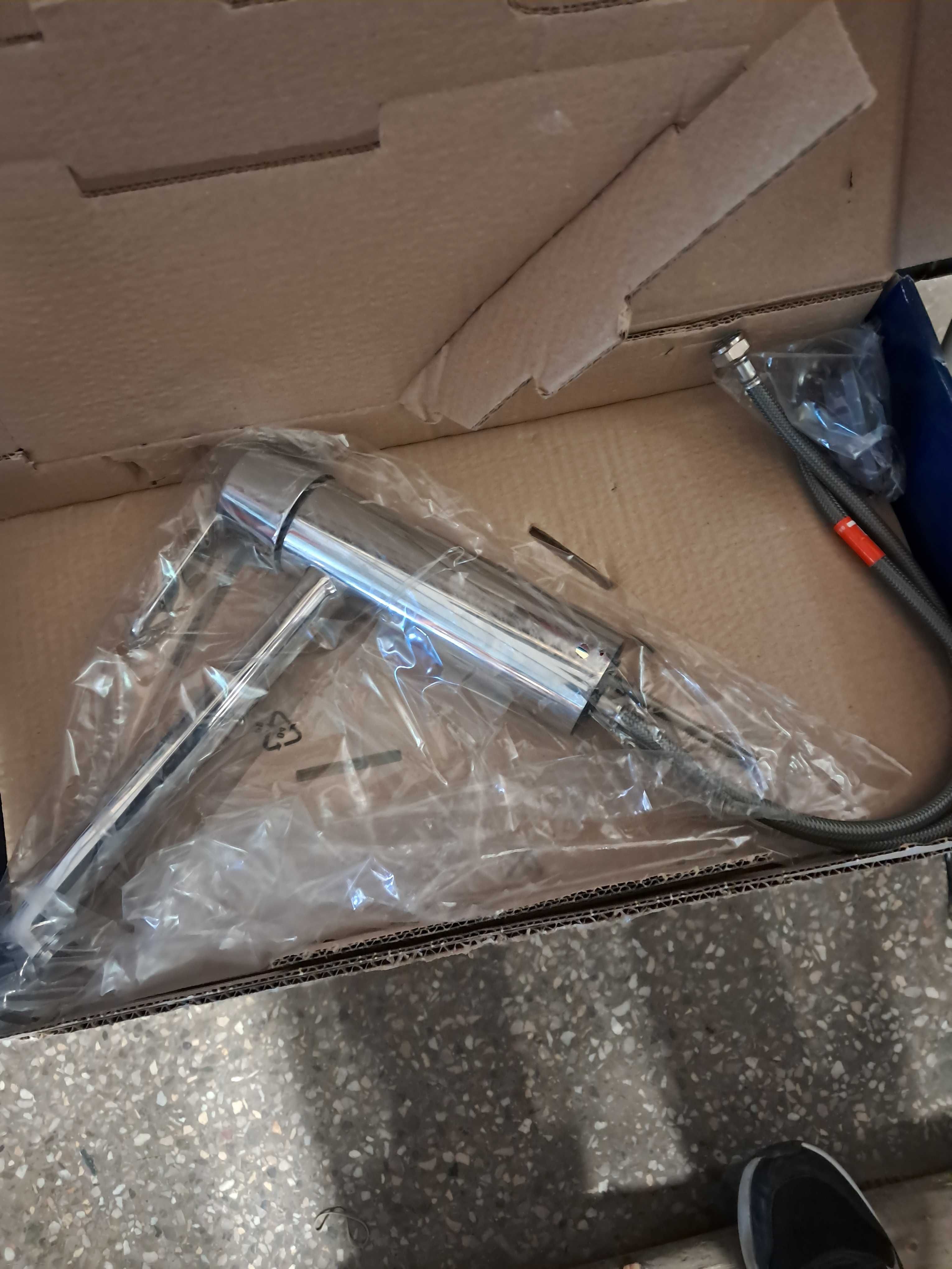 Bateria grohe do zlewu lub umywalki ma dosc dluga wylewke