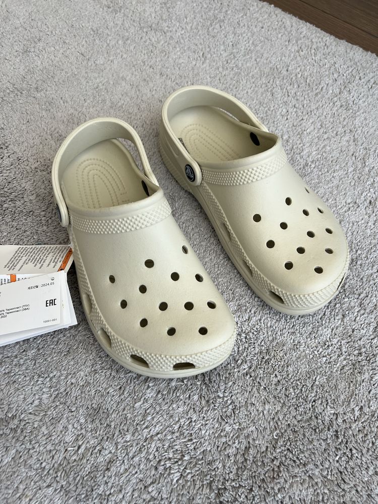 Крокси Crocs 37 р M5 W7 бежеві шльопанці сабо 23,5 см