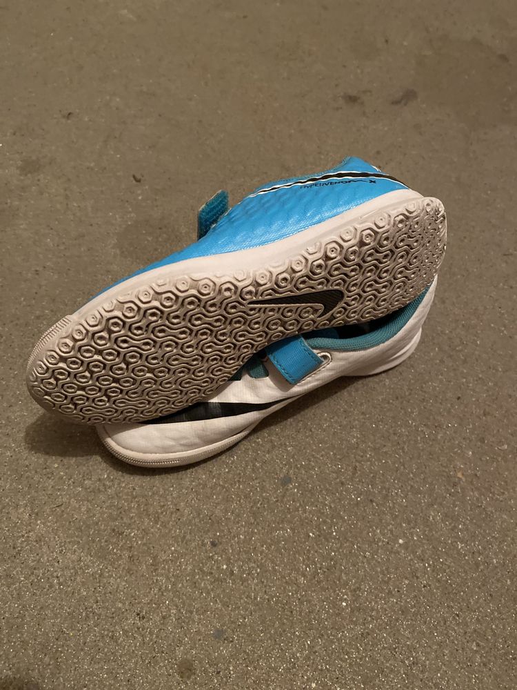 Nike dziecięce w rozmiarze 17 cm, halówki