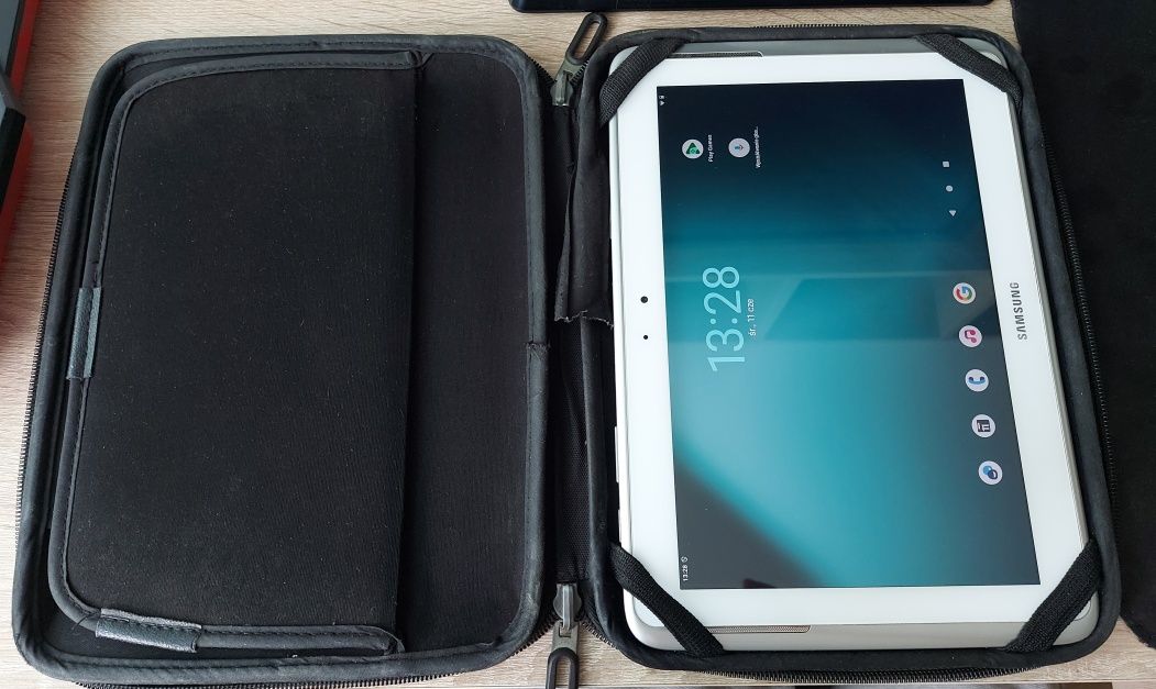 Tablet Samsung Galaxy Note 10.1 z Pokrowcem i ładowarką + pudełko