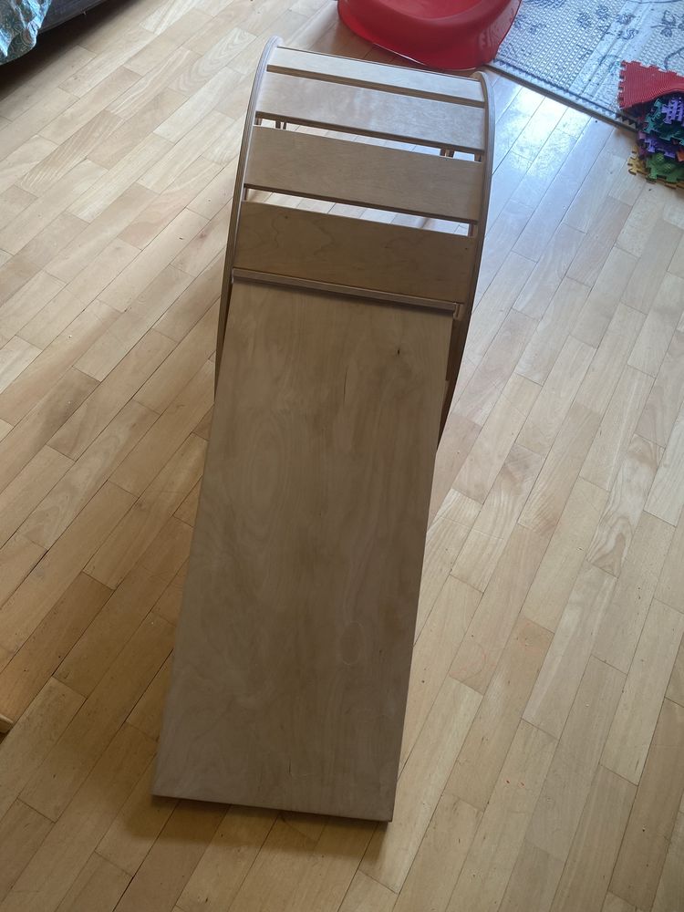 Bujak montessori ze zjezdzalną