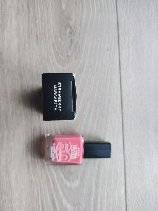 Lakier klasyczny Avon Ultra Color