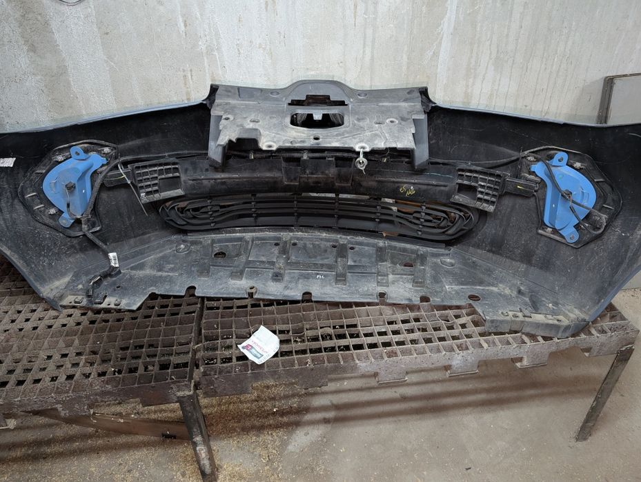 Передній бампер Renault Zoe