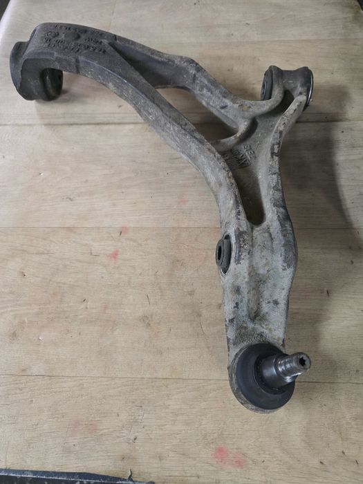 Реставрація  шарових опор, алюмінієвих та залізних ричагів.