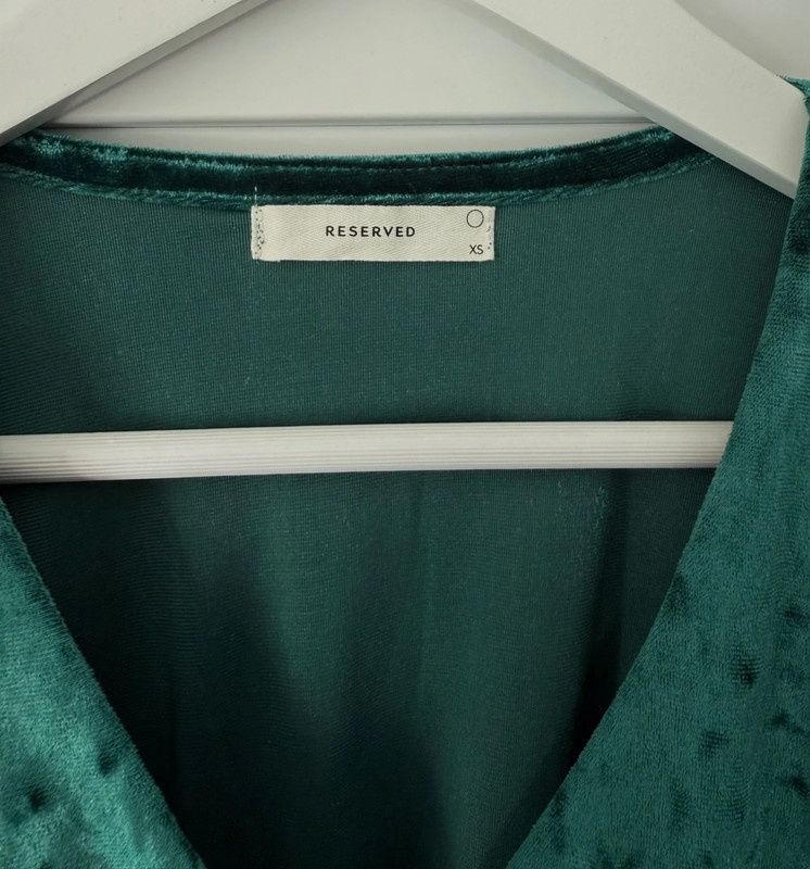 Welurowa sukienka mini Reserved XS