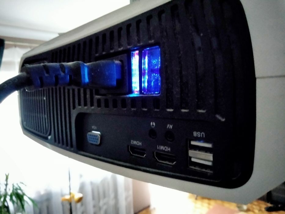 Projektor LED Wzatco C3 , Full HD 1080p  Android  Wi-Fi  Stan idealny