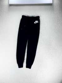 Спортивные штаны Nike big logo nsw swoosh tech fleece спортивні штани