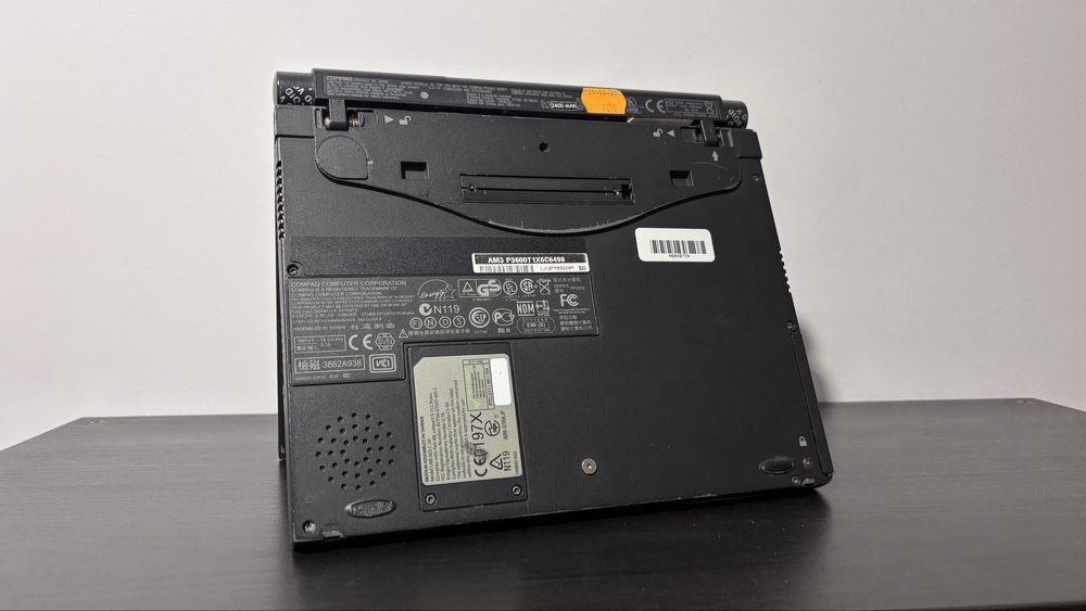 Laptop retro Compaq Armada M300