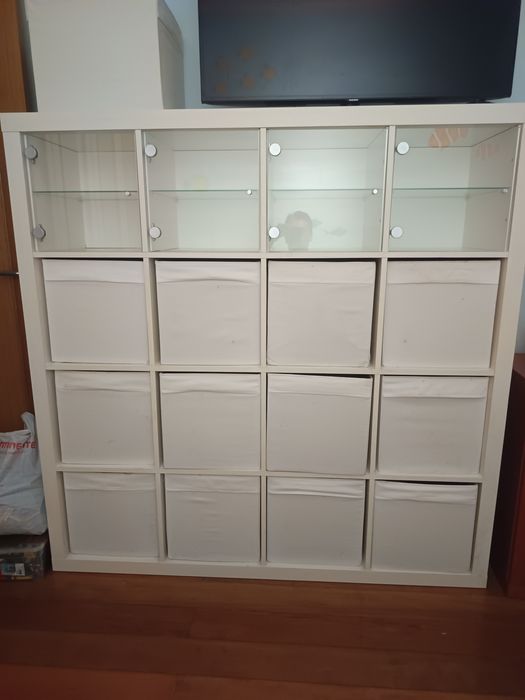 Móvel branco 4x4 com extras