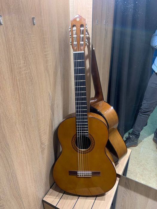 Продам гитару с дефектом