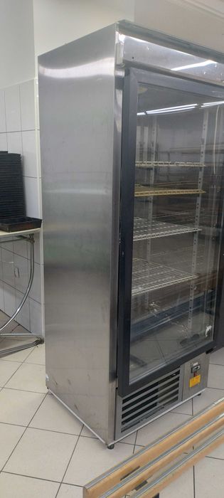 Lodówka 700 l Igloo z blachy nierdzewnej.