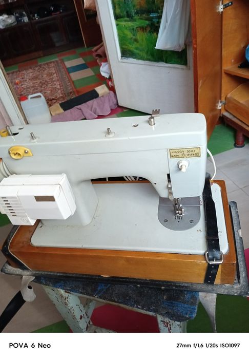 Продам швейную машинку Чайка м-132, полностью рабочая