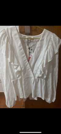 Blusa branca com folhos