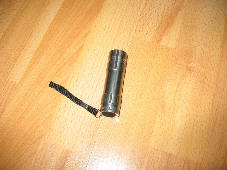 Podręczna latarka metalowa