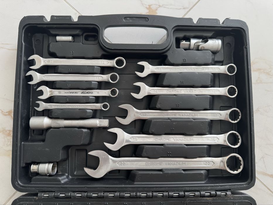 Набір інструментів 82 одиниці. Тріскачка, ключ, головка