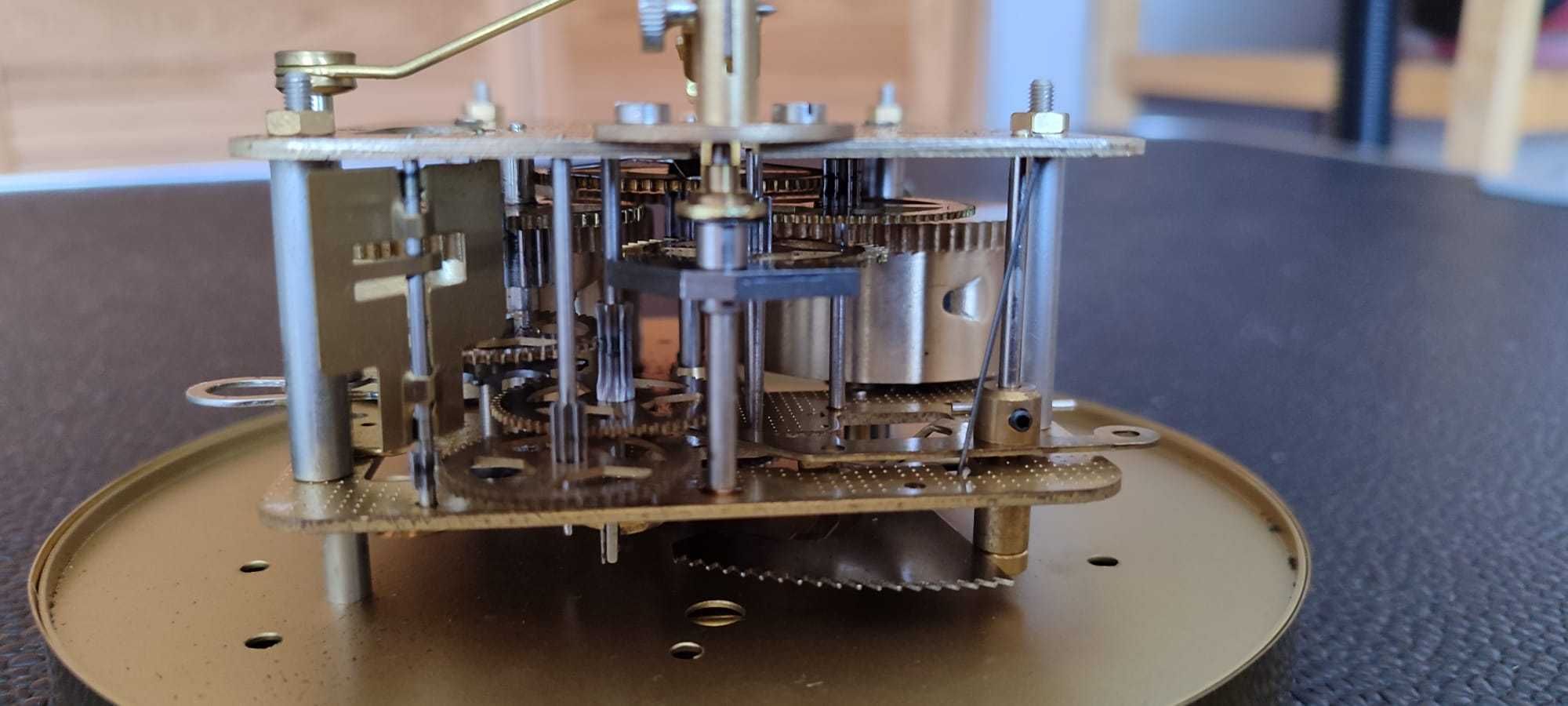 378 Zegar wiszący mechaniczny Franz Hermle H