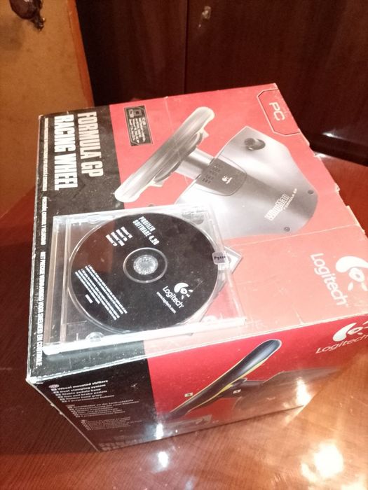 Игровой руль с педалями Logitech