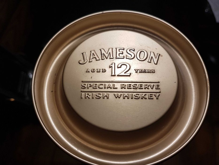 Подарочная металлическая коробка  JAMESON.