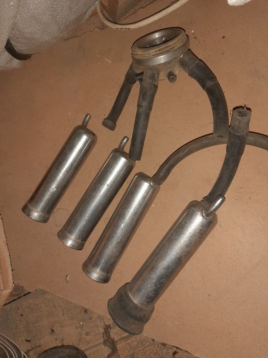 Подам запчасті до доїльного апарата.