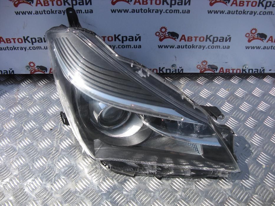 Фара передняя левая правая Тойота Ярис 2011-21 Toyota Yaris