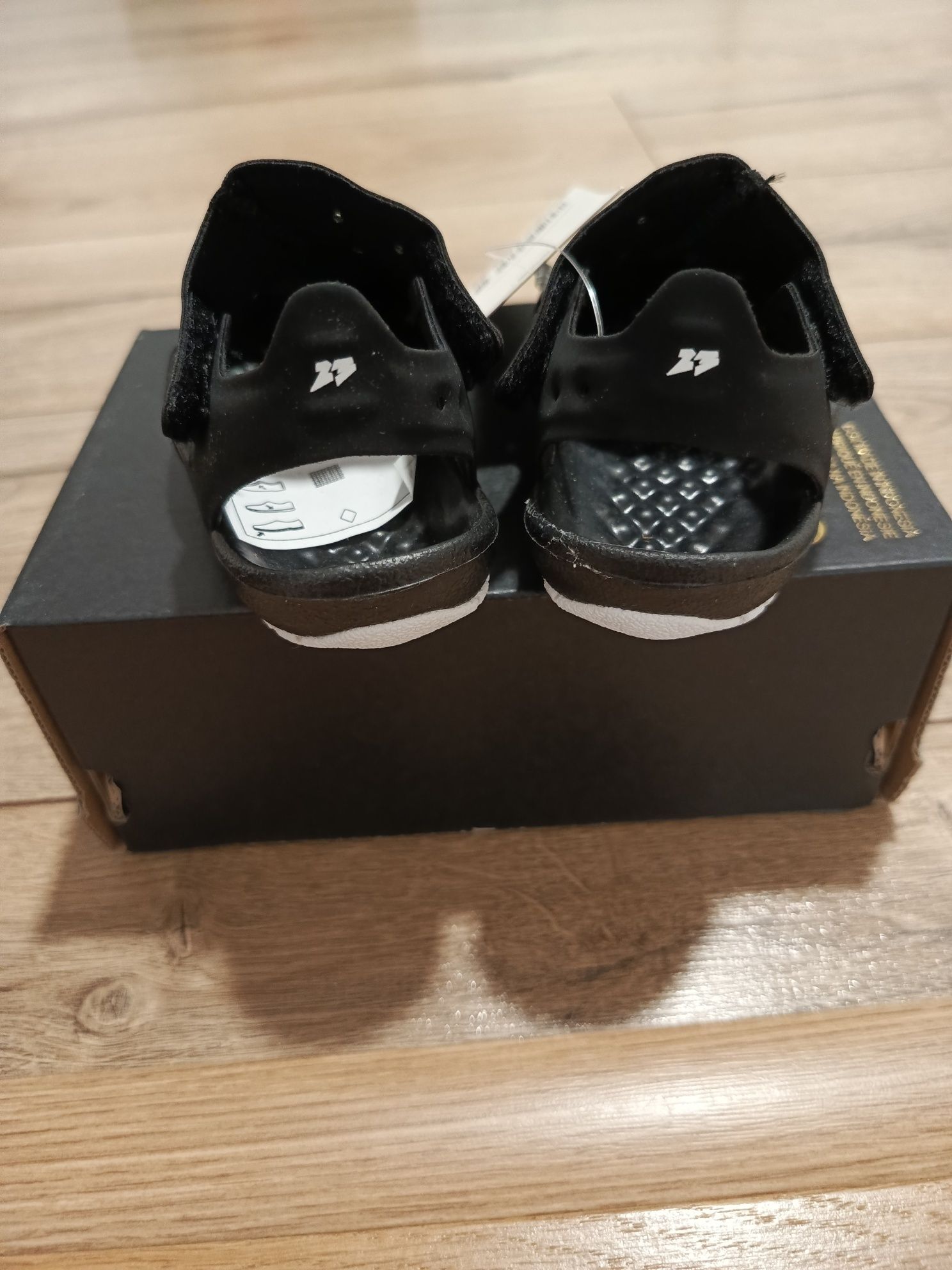 Sandałki niemowlęce Nike Jordan rozm. 17