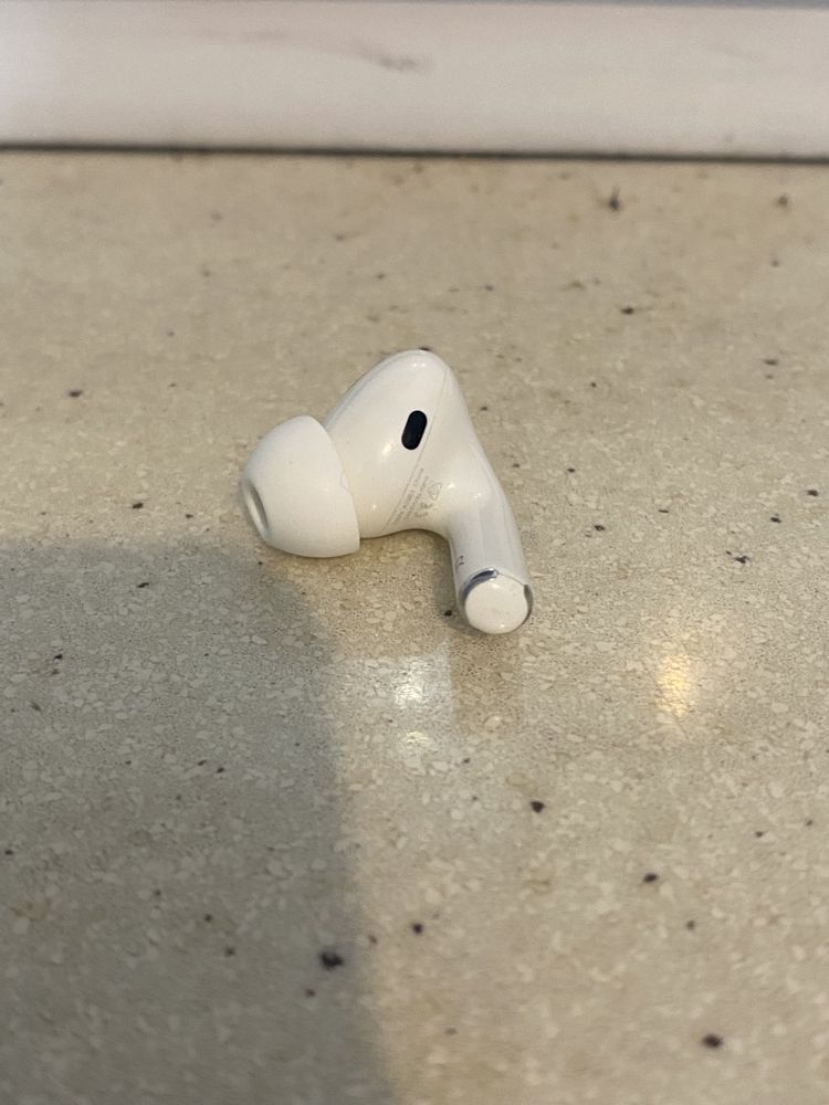 Prawa słuchakwa airpods pro gen 1