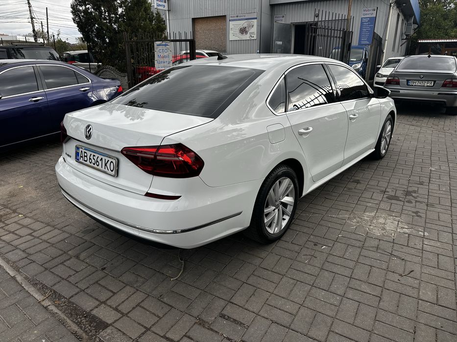 Фольксваген пасат B8  SE в отличном состоянии