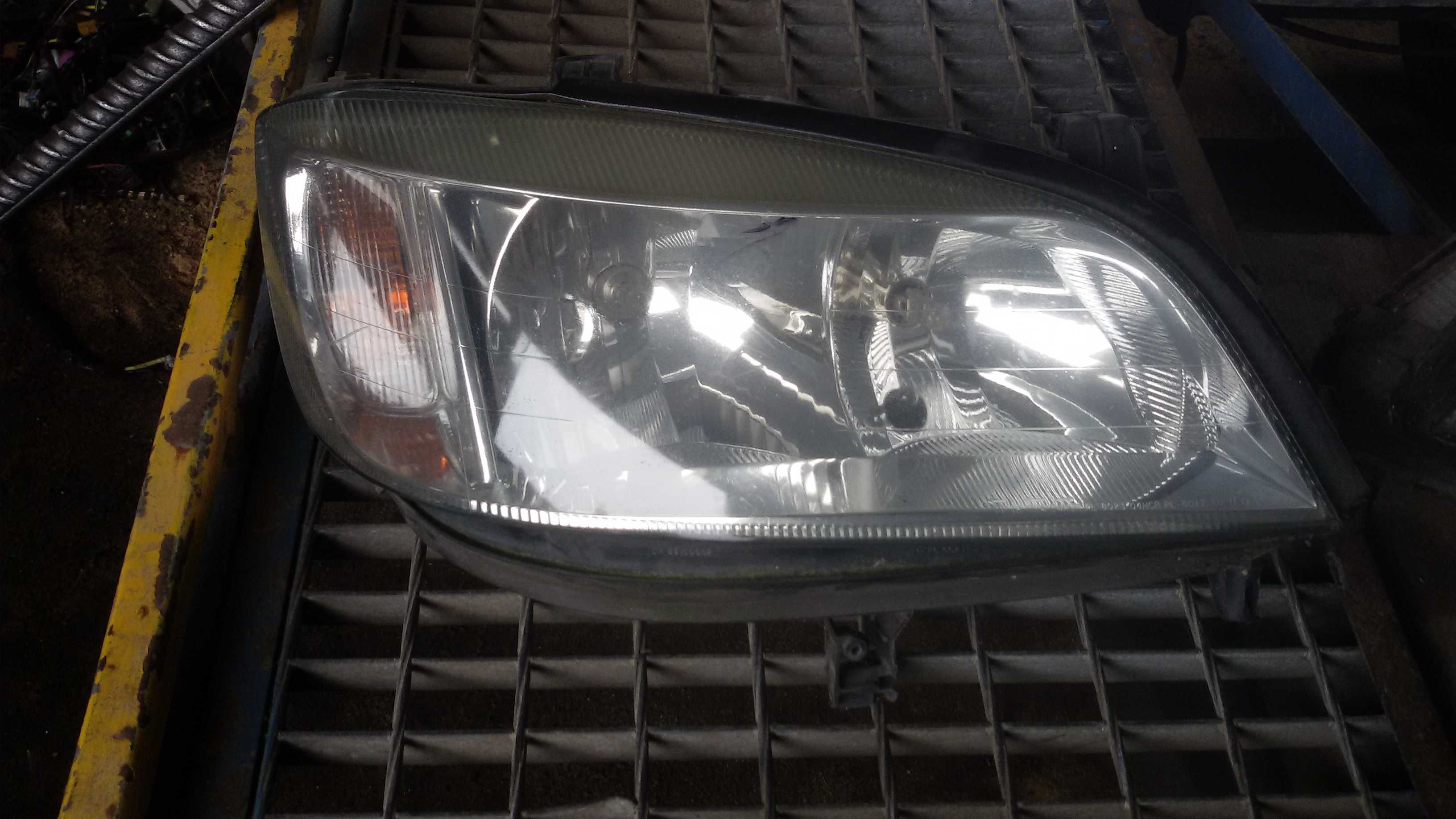 Lampy przednie Opel Zafira A