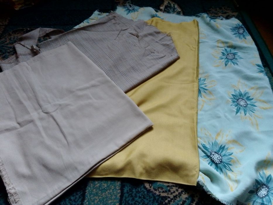 Тканина різна кольори різні і відрізки