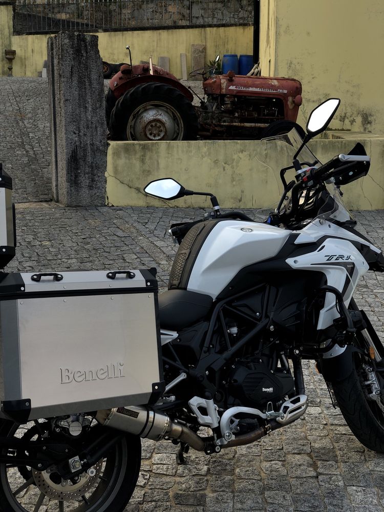 Benelli trk 502.