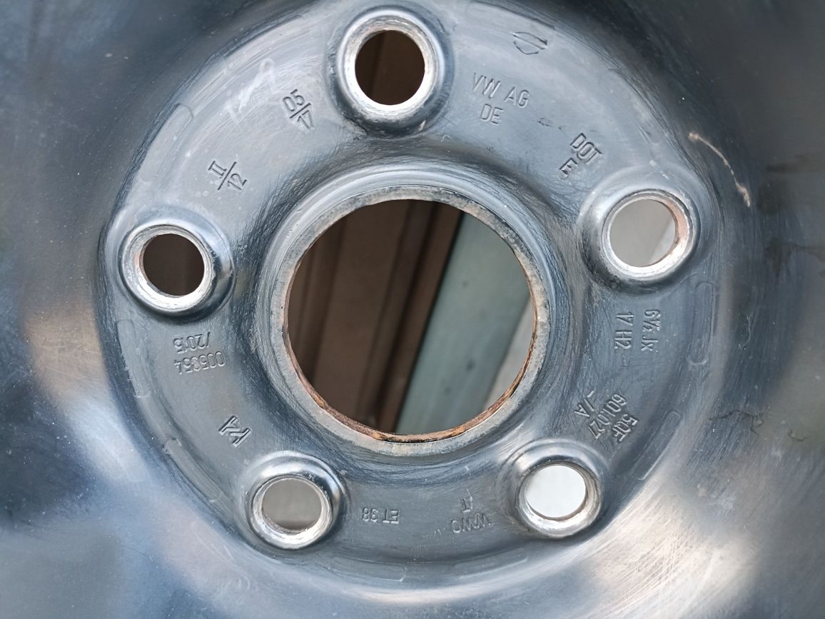 Koła zimowe 5x112 17 cali VW TIGUAN. Opony zimowe Continental, kołpaki